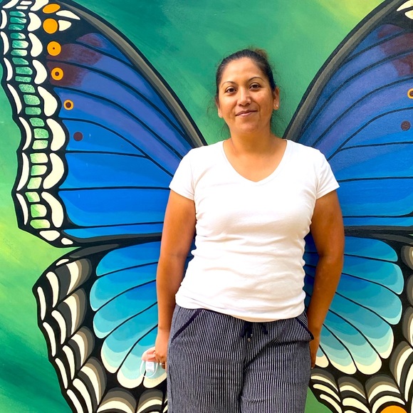 Meet your Posher, Monica - Picture 1 of 3